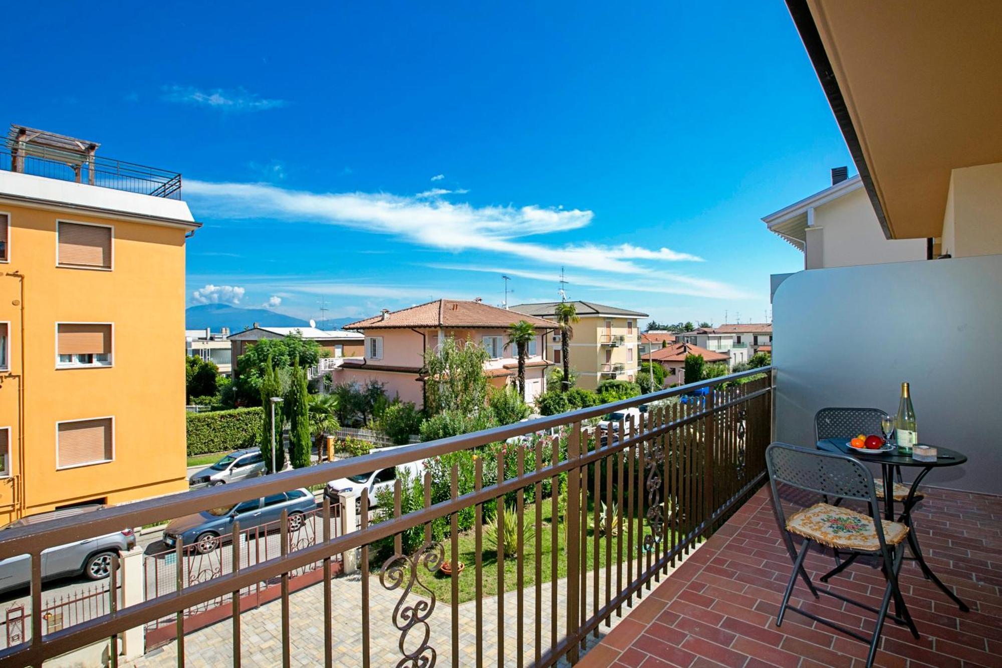 Villa Mimosa - Appartamento 2 - Happy Rentals Desenzano del Garda Exteriör bild