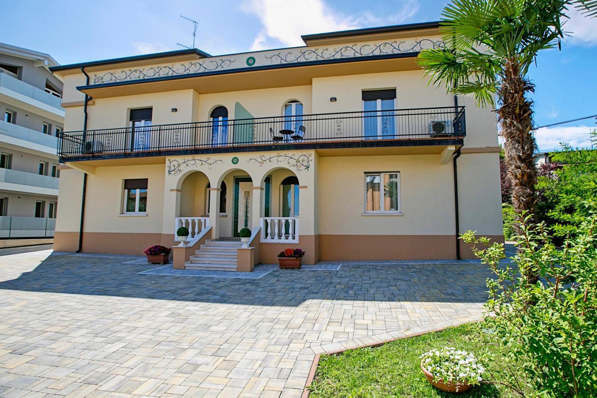 Villa Mimosa - Appartamento 2 - Happy Rentals Desenzano del Garda Exteriör bild